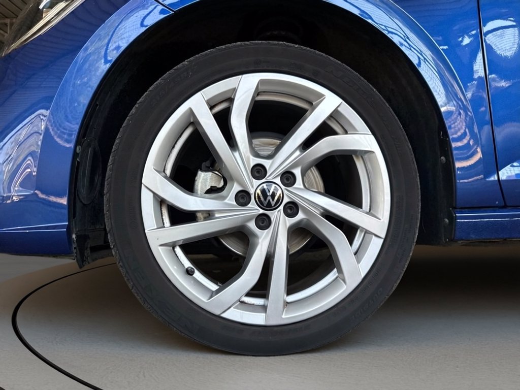 https://cdn-sm.caraffinity.it/images/vehicles/4770908/6/large