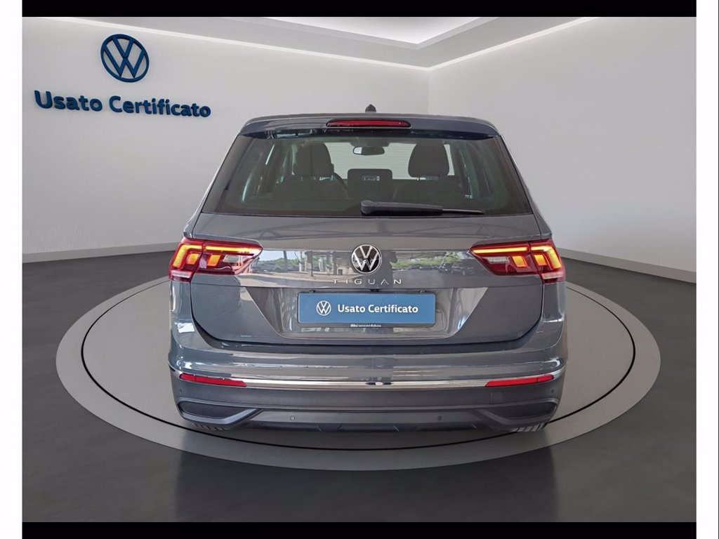 https://cdn-sm.caraffinity.it/images/vehicles/4770915/4/large