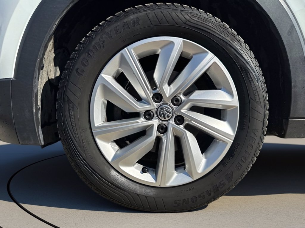 https://cdn-sm.caraffinity.it/images/vehicles/4770918/6/large