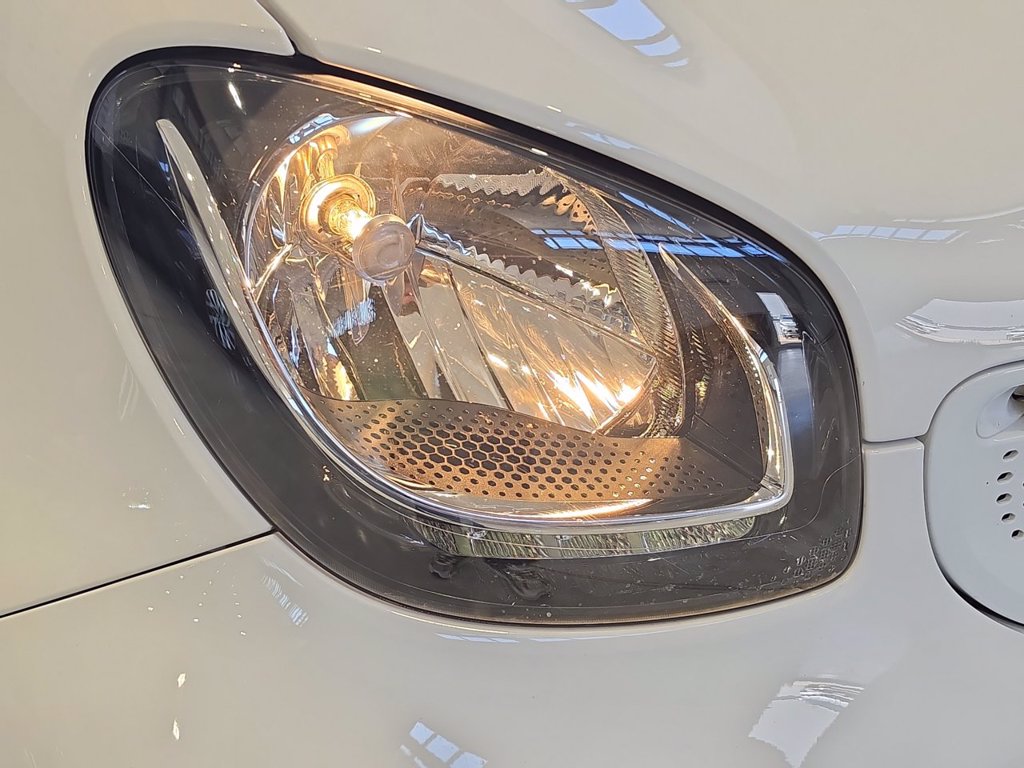 https://cdn-sm.caraffinity.it/images/vehicles/4770926/5/large