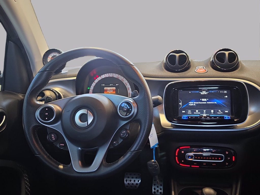 https://cdn-sm.caraffinity.it/images/vehicles/4770926/7/large