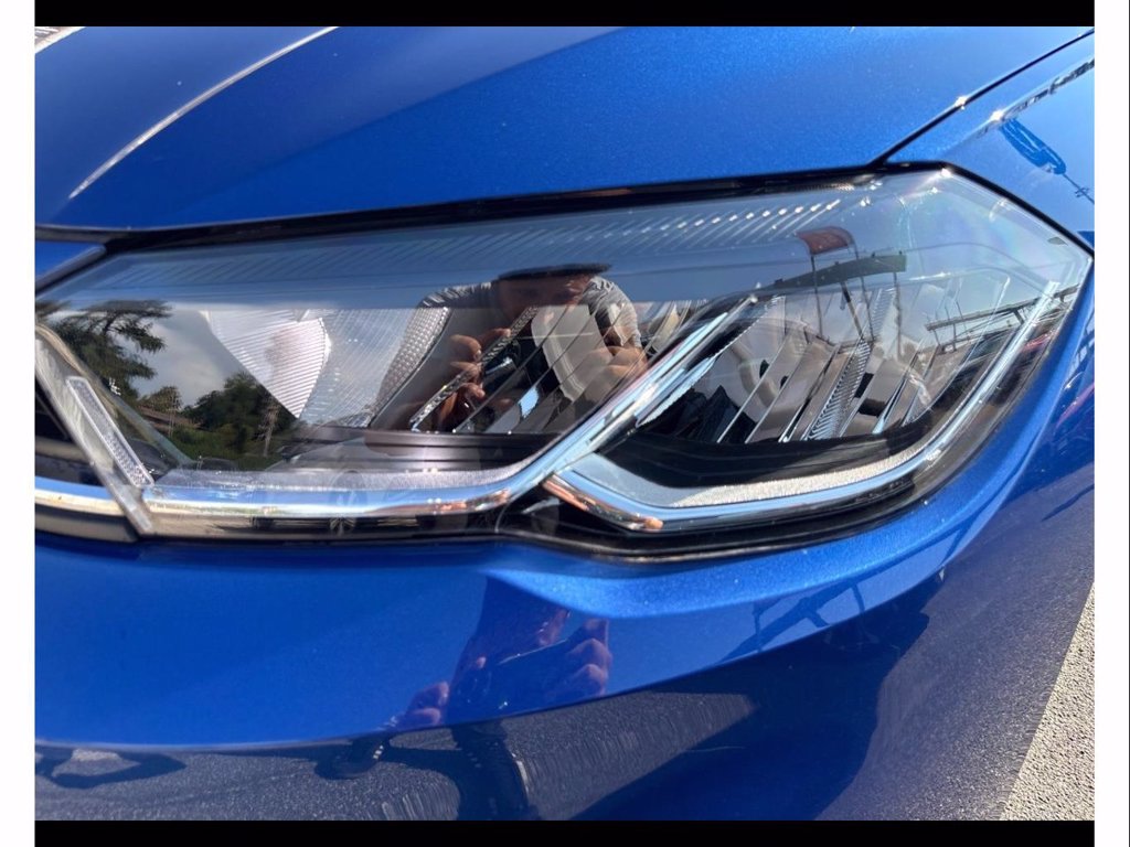 https://cdn-sm.caraffinity.it/images/vehicles/4770928/5/large
