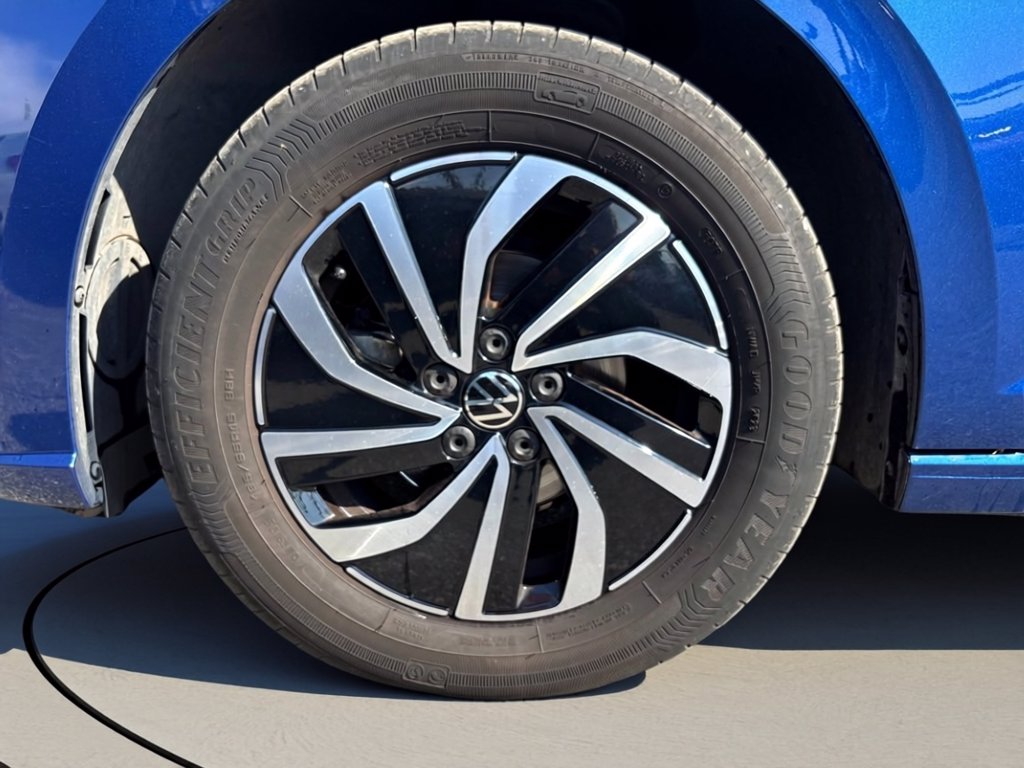 https://cdn-sm.caraffinity.it/images/vehicles/4770928/6/large