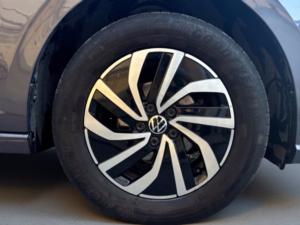 https://cdn-sm.caraffinity.it/images/vehicles/4771334/6/large