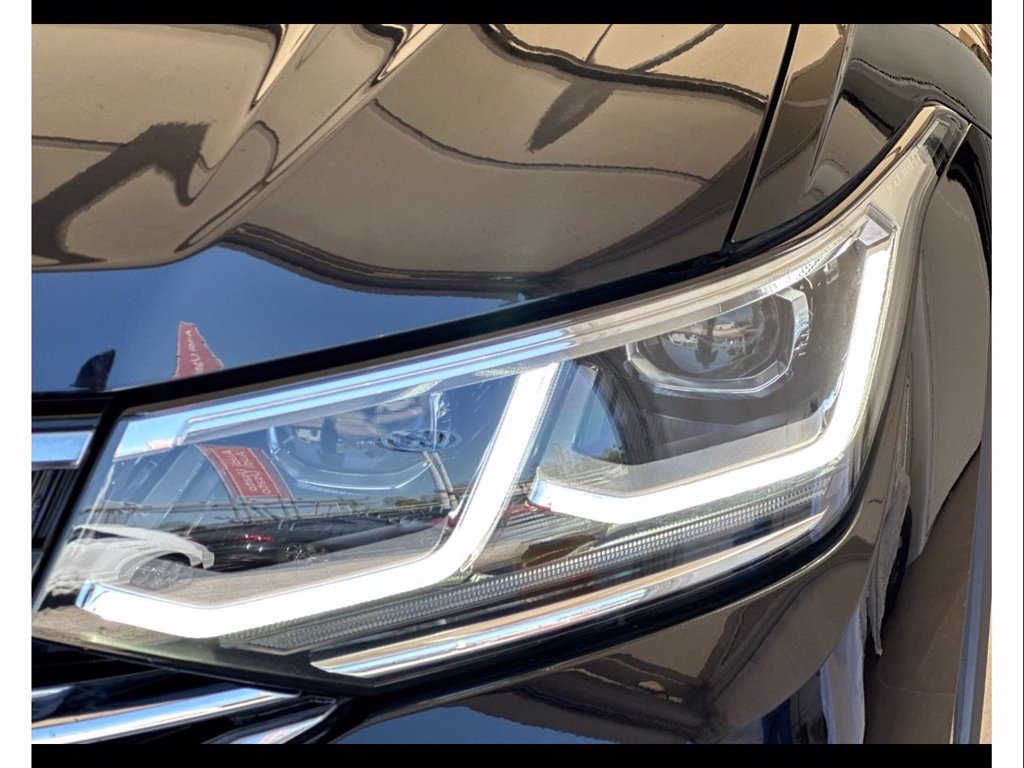 https://cdn-sm.caraffinity.it/images/vehicles/4771335/5/large