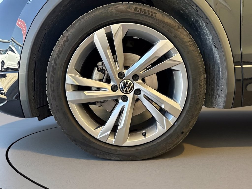 https://cdn-sm.caraffinity.it/images/vehicles/4771335/6/large