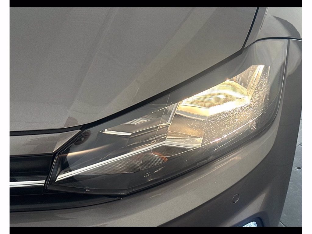 https://cdn-sm.caraffinity.it/images/vehicles/4771338/5/large