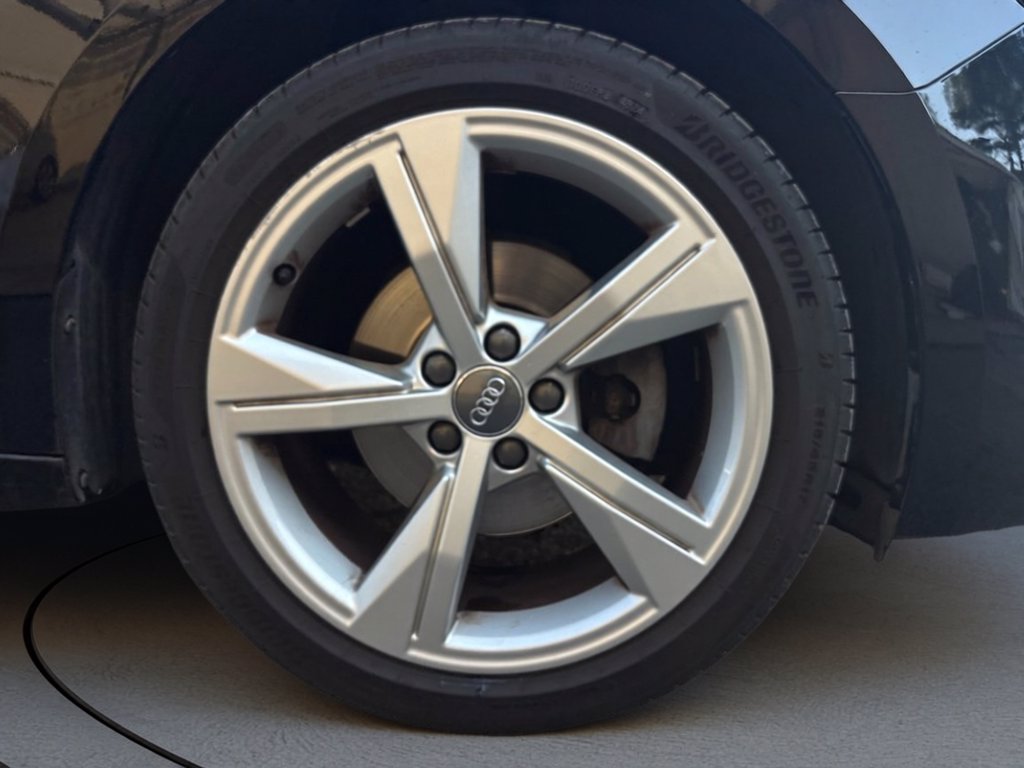 https://cdn-sm.caraffinity.it/images/vehicles/4771341/6/large