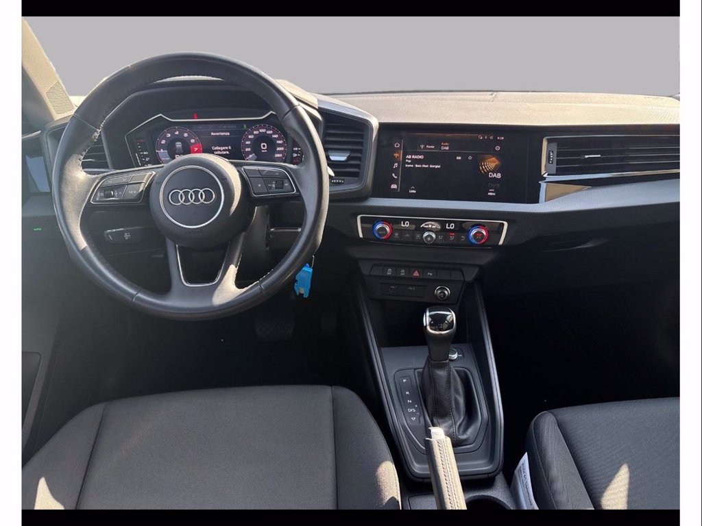 https://cdn-sm.caraffinity.it/images/vehicles/4771341/7/large