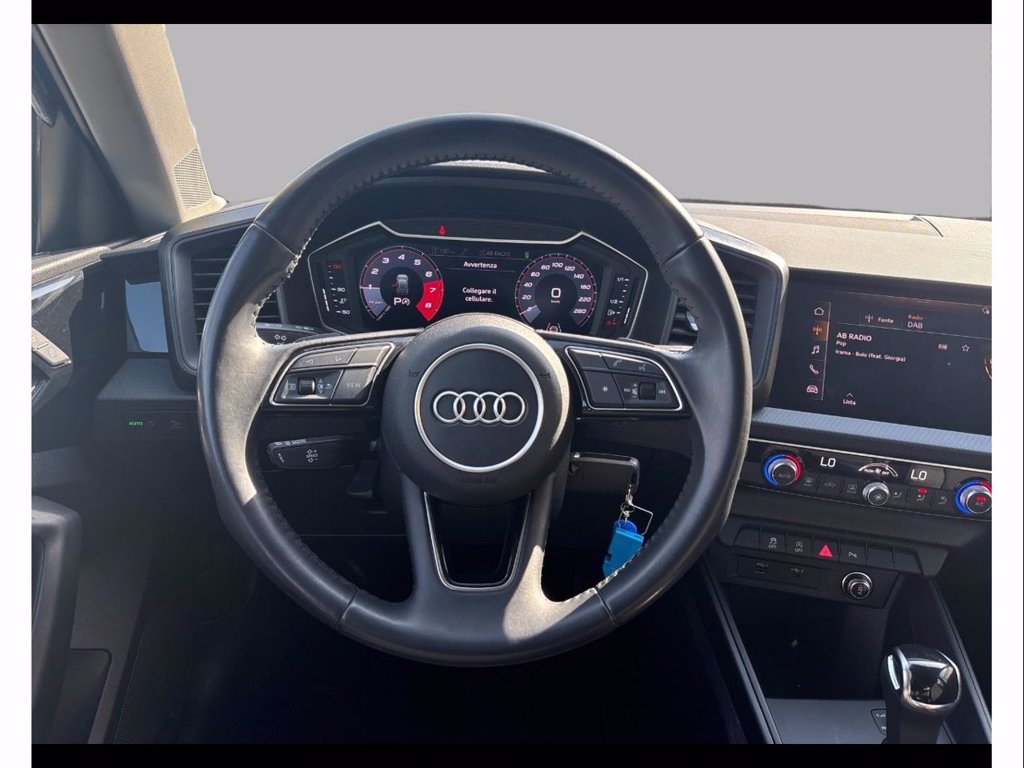 https://cdn-sm.caraffinity.it/images/vehicles/4771341/8/large