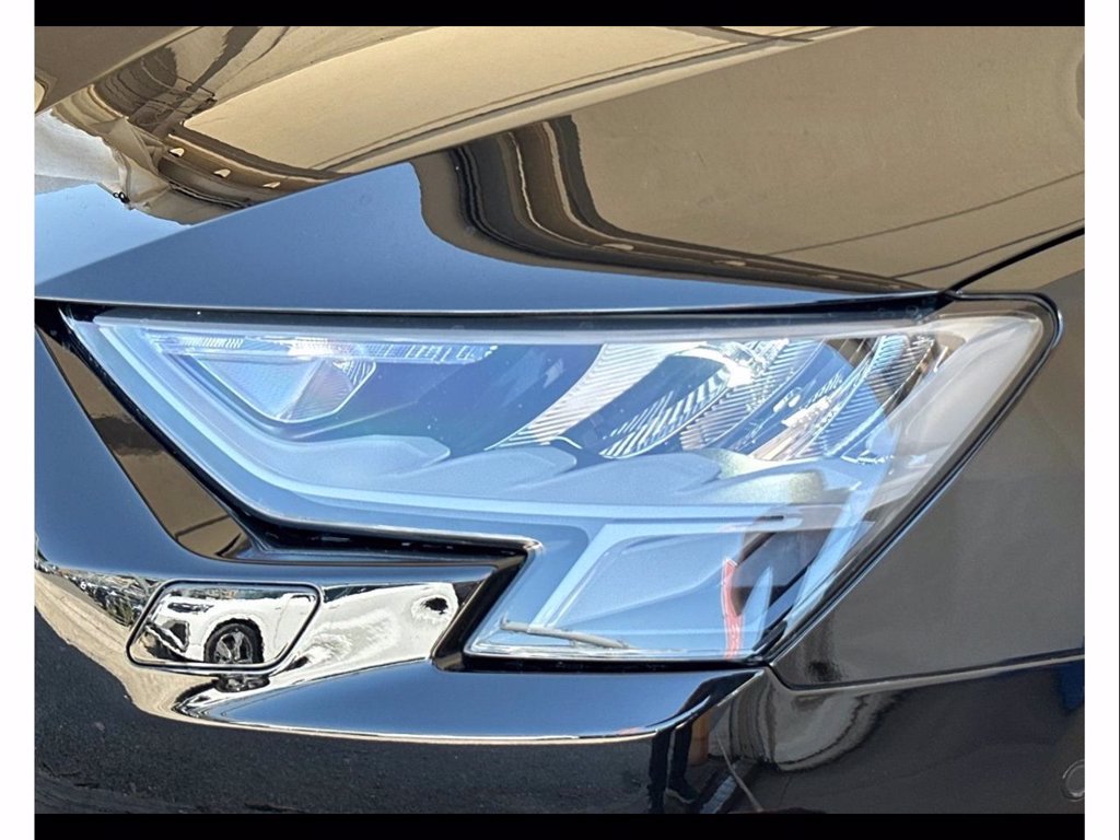 https://cdn-sm.caraffinity.it/images/vehicles/4771344/5/large