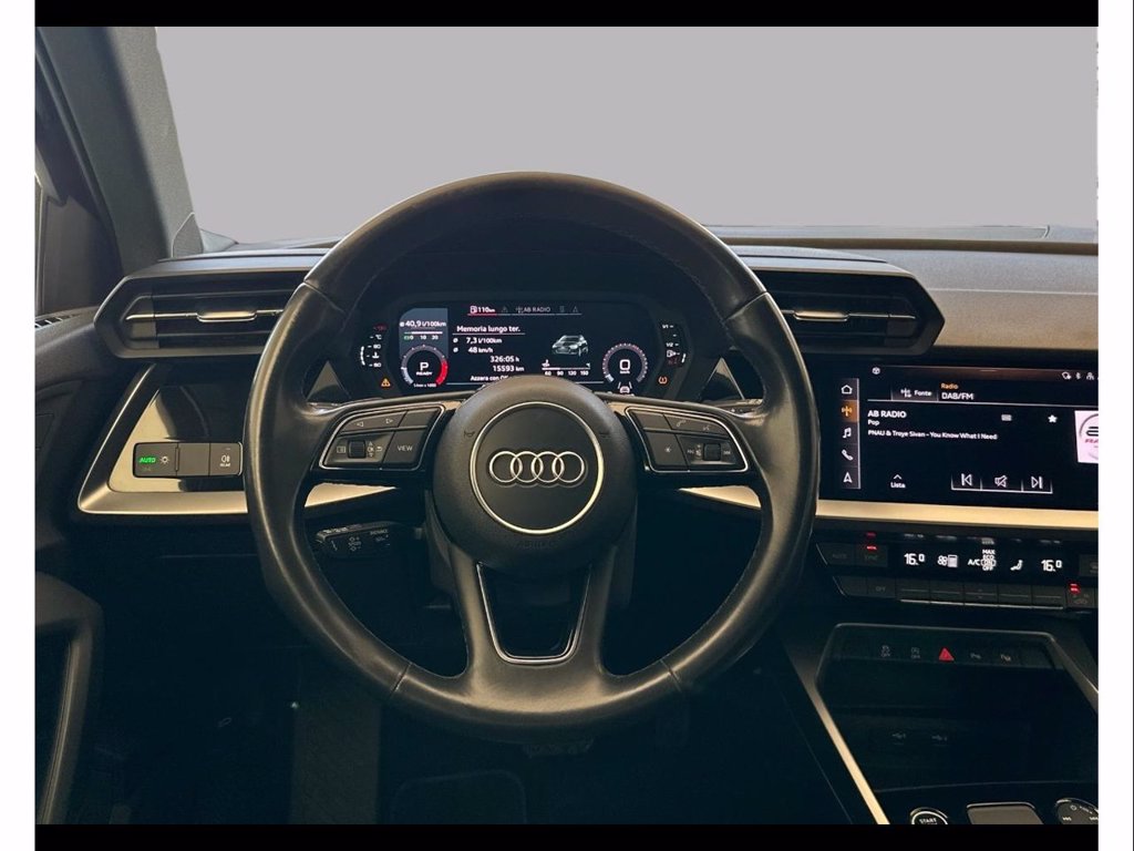 https://cdn-sm.caraffinity.it/images/vehicles/4771344/8/large