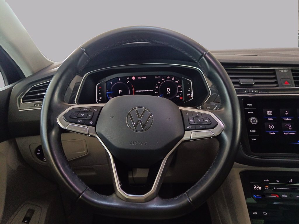 https://cdn-sm.caraffinity.it/images/vehicles/4772045/8/large