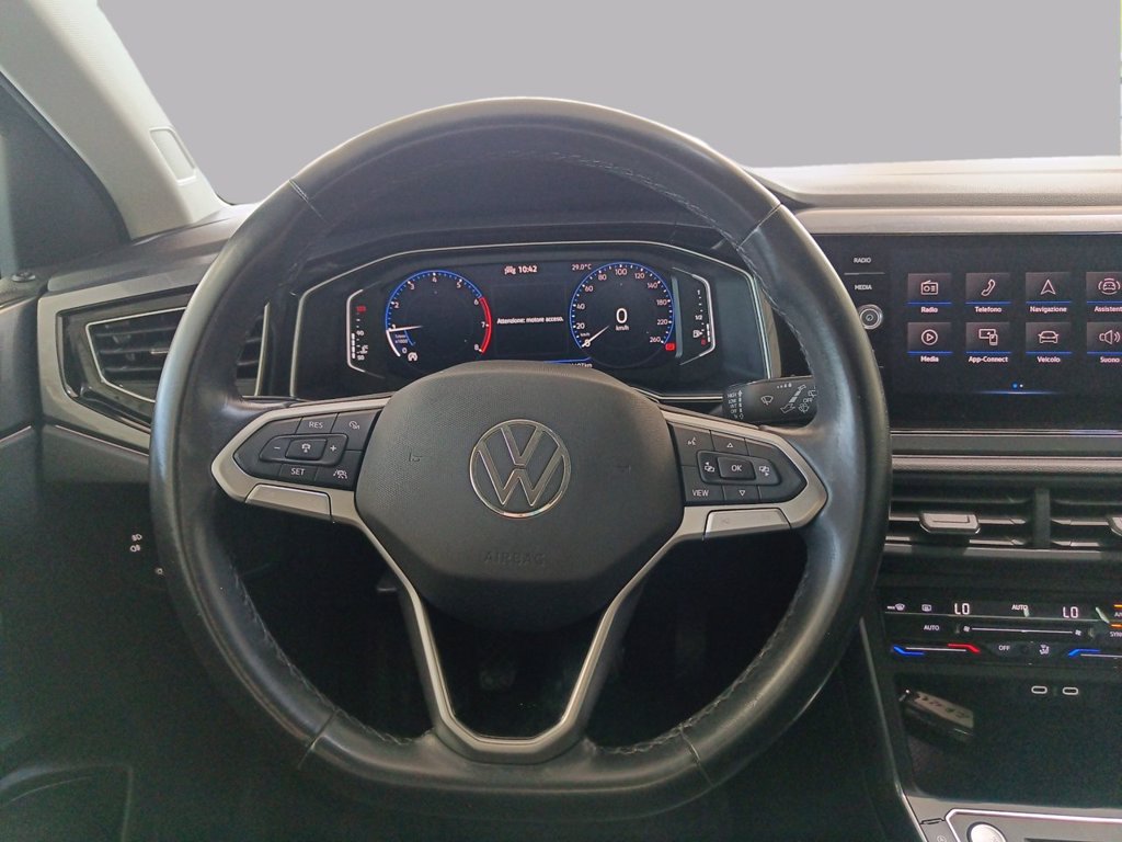 https://cdn-sm.caraffinity.it/images/vehicles/4772046/8/large