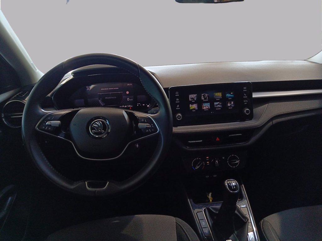 https://cdn-sm.caraffinity.it/images/vehicles/4772049/7/large