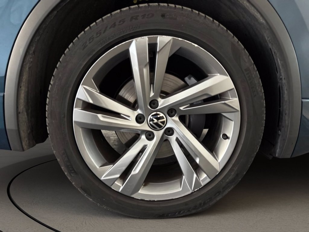 https://cdn-sm.caraffinity.it/images/vehicles/4775313/6/large