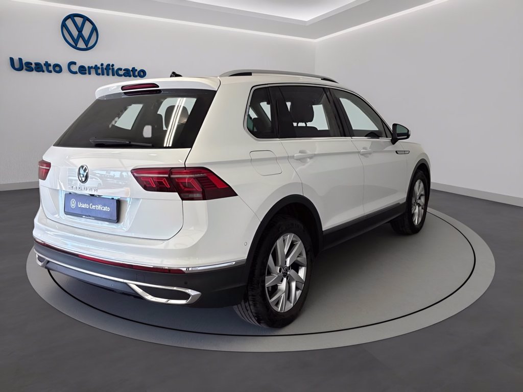 https://cdn-sm.caraffinity.it/images/vehicles/4775775/3/large