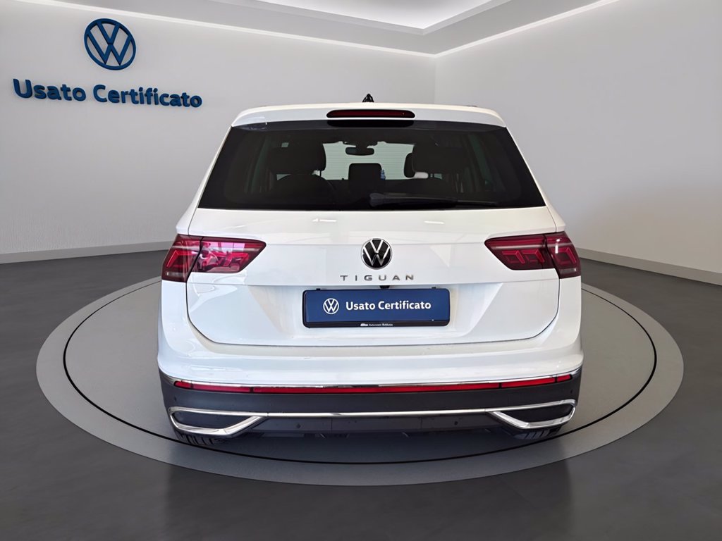 https://cdn-sm.caraffinity.it/images/vehicles/4775775/4/large