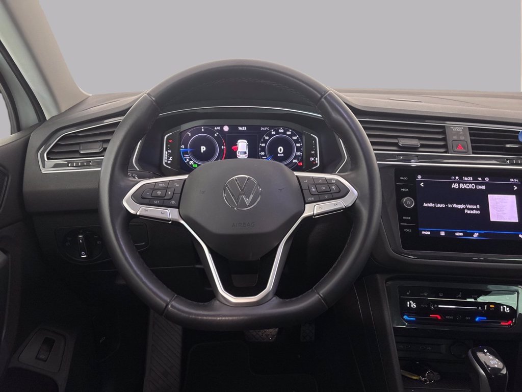 https://cdn-sm.caraffinity.it/images/vehicles/4775775/8/large