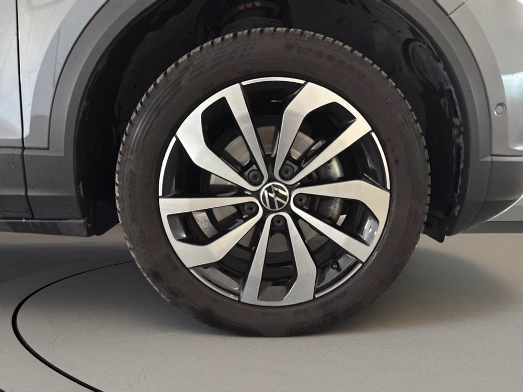 https://cdn-sm.caraffinity.it/images/vehicles/4775776/6/large