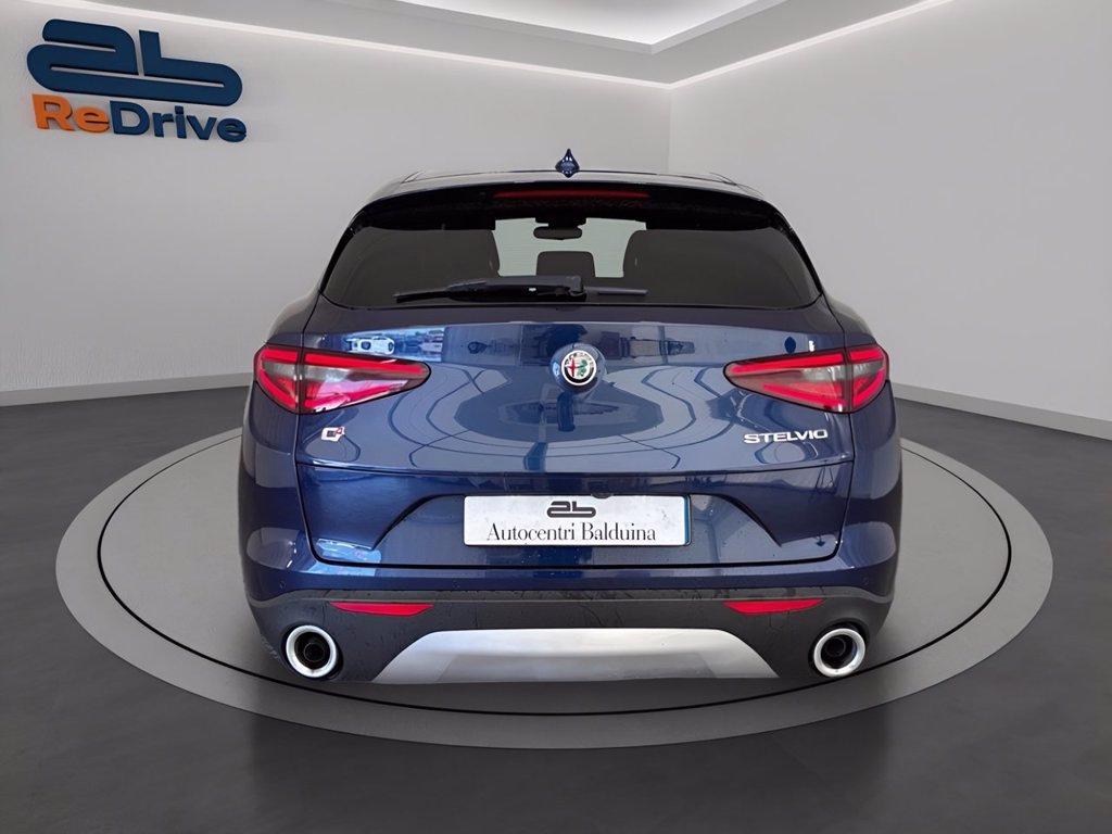 https://cdn-sm.caraffinity.it/images/vehicles/4775779/4/large