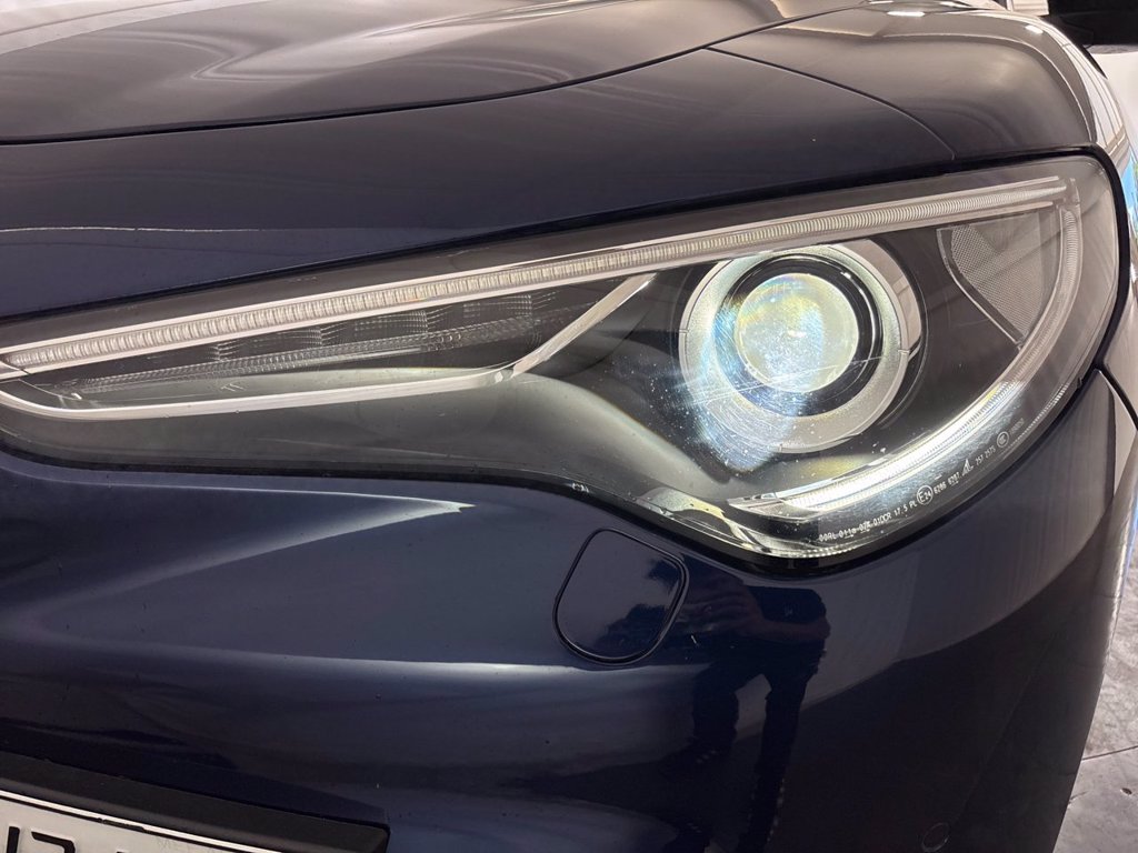https://cdn-sm.caraffinity.it/images/vehicles/4775779/5/large