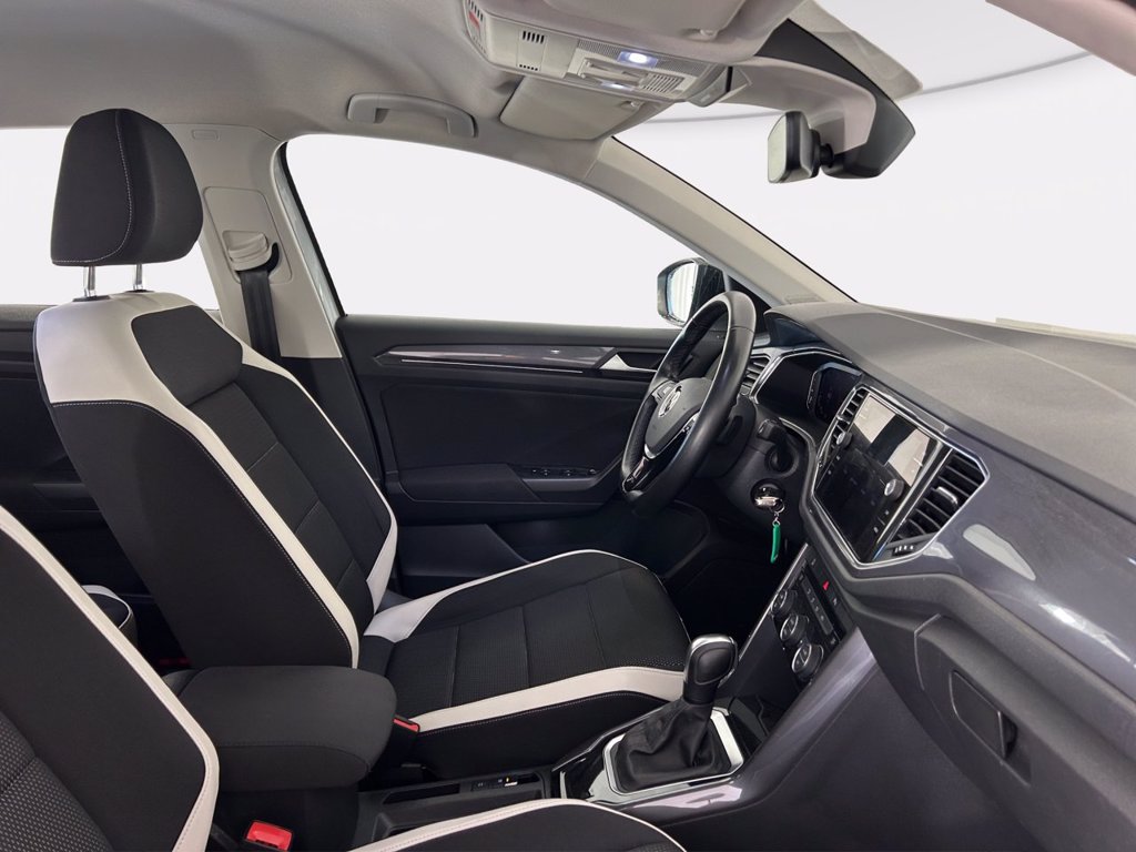 https://cdn-sm.caraffinity.it/images/vehicles/4775782/7/large