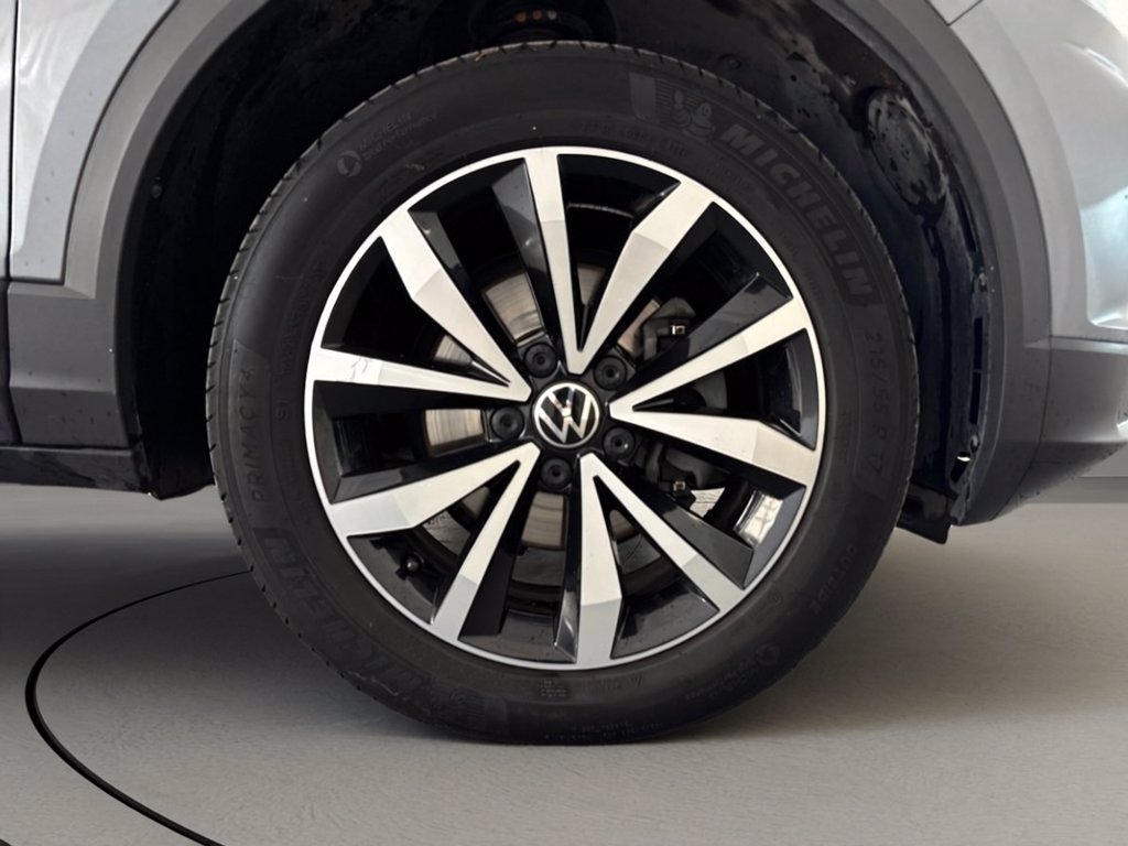 https://cdn-sm.caraffinity.it/images/vehicles/4776390/6/large