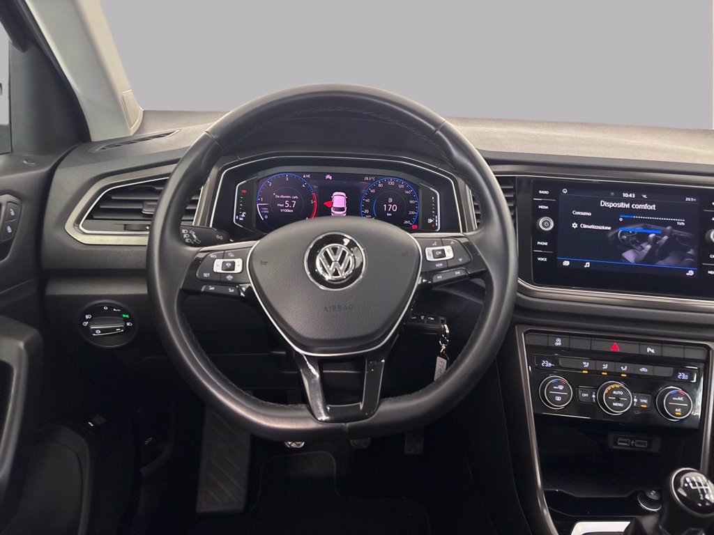 https://cdn-sm.caraffinity.it/images/vehicles/4776390/8/large