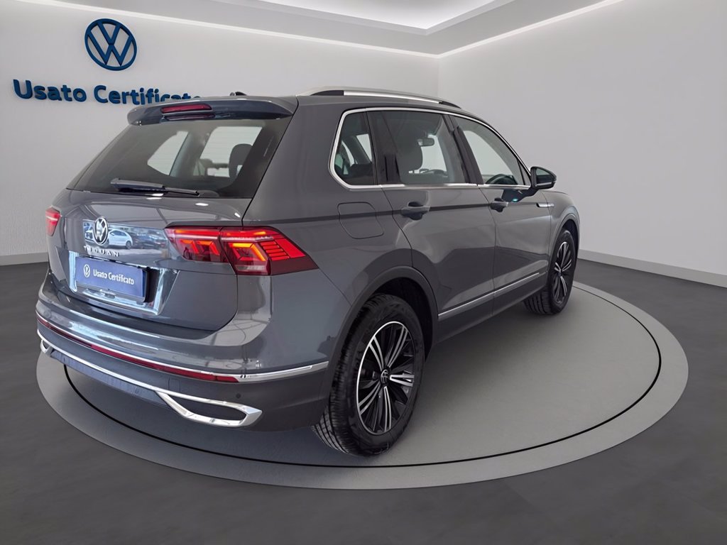 https://cdn-sm.caraffinity.it/images/vehicles/4776392/3/large