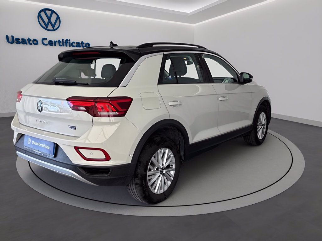 https://cdn-sm.caraffinity.it/images/vehicles/4776393/3/large