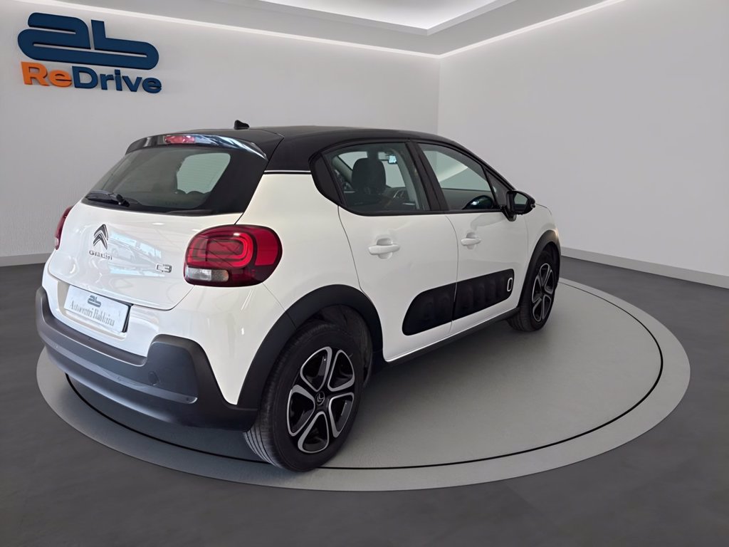 https://cdn-sm.caraffinity.it/images/vehicles/4776398/3/large