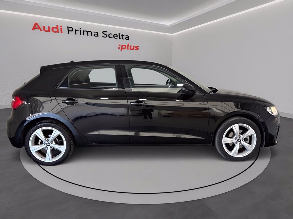 https://cdn-sm.caraffinity.it/images/vehicles/4776399/2/large