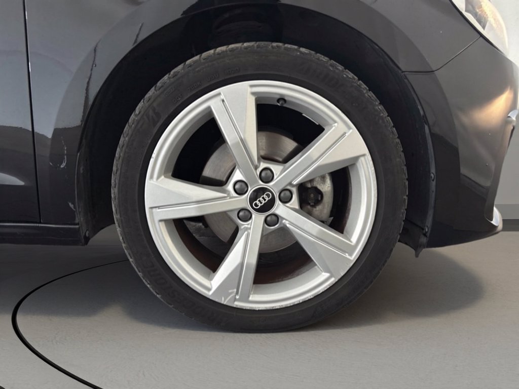 https://cdn-sm.caraffinity.it/images/vehicles/4776399/6/large
