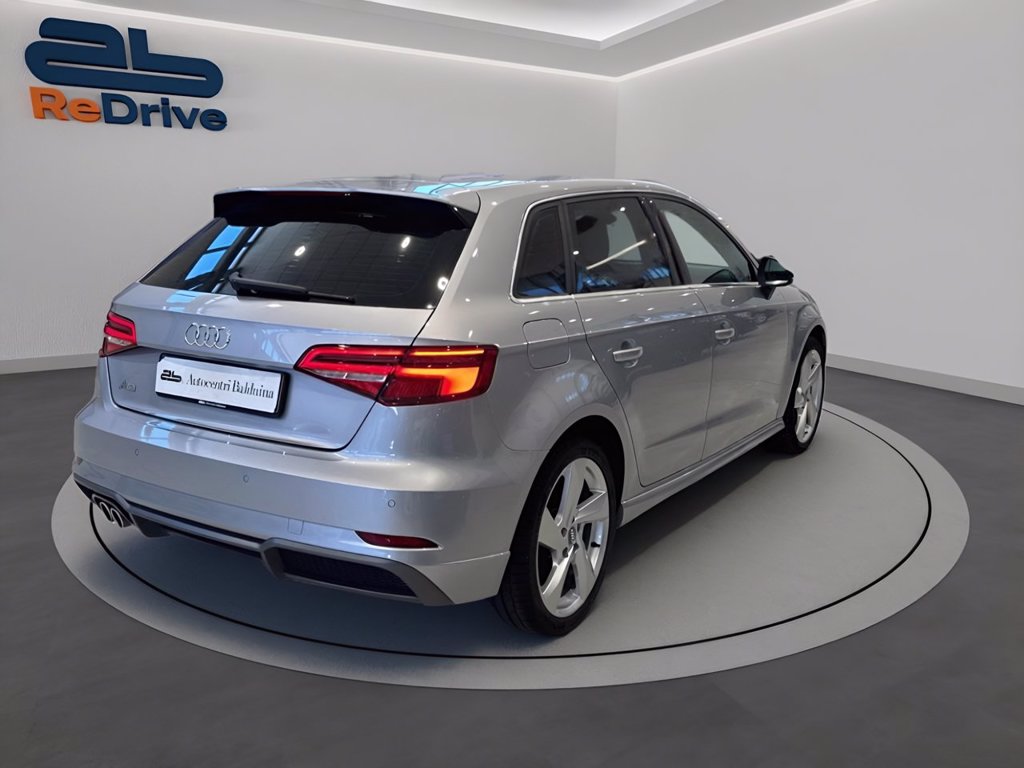 https://cdn-sm.caraffinity.it/images/vehicles/4780029/3/large