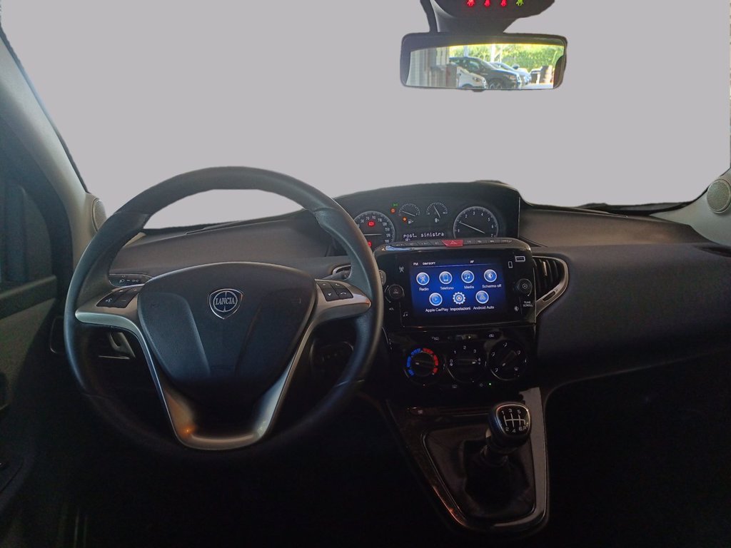 https://cdn-sm.caraffinity.it/images/vehicles/4780574/7/large