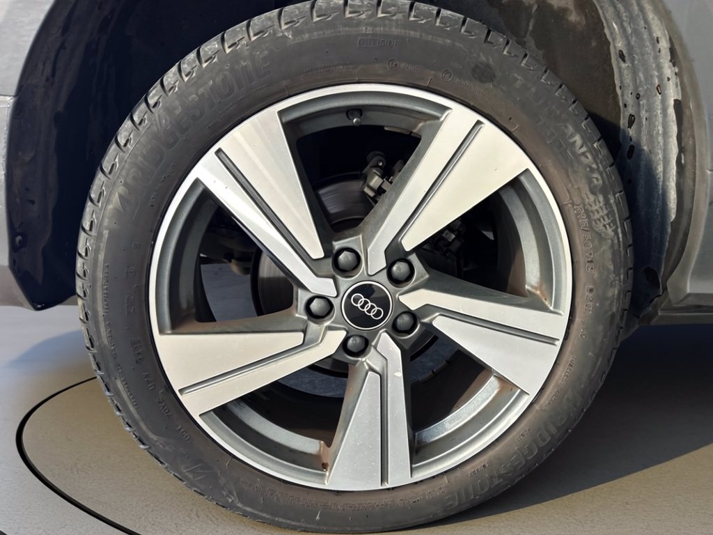 https://cdn-sm.caraffinity.it/images/vehicles/4781830/6/large