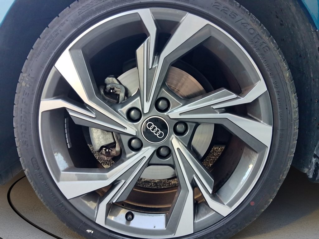 https://cdn-sm.caraffinity.it/images/vehicles/4783050/6/large