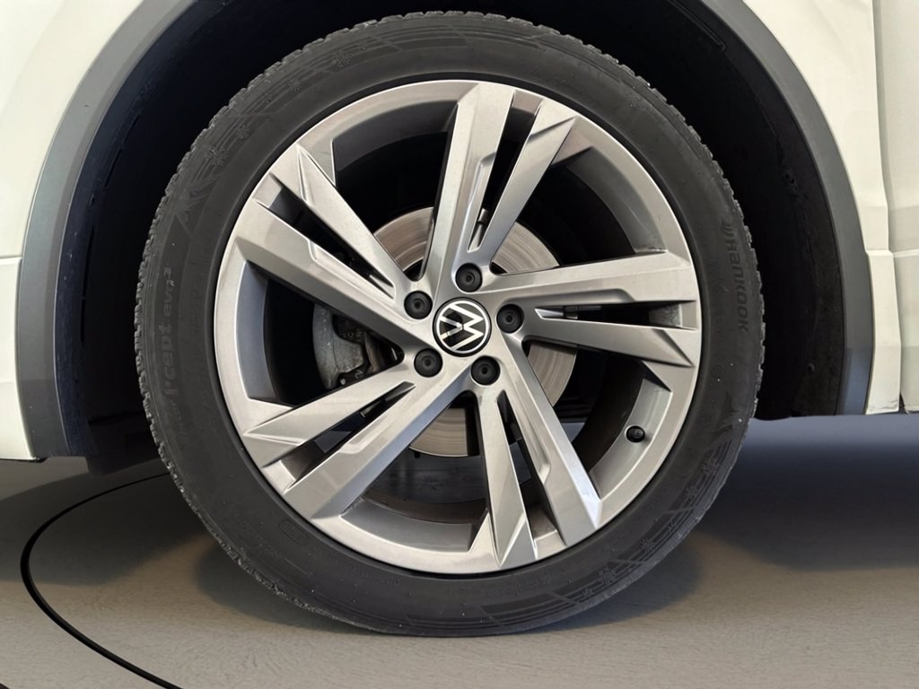 https://cdn-sm.caraffinity.it/images/vehicles/4785173/6/large